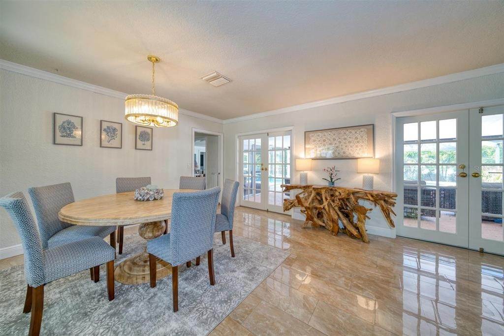 14. Single Family Homes for Sale at 3121 SUNSET DRIVE Belleair Bluffs, Florida 33770 United States