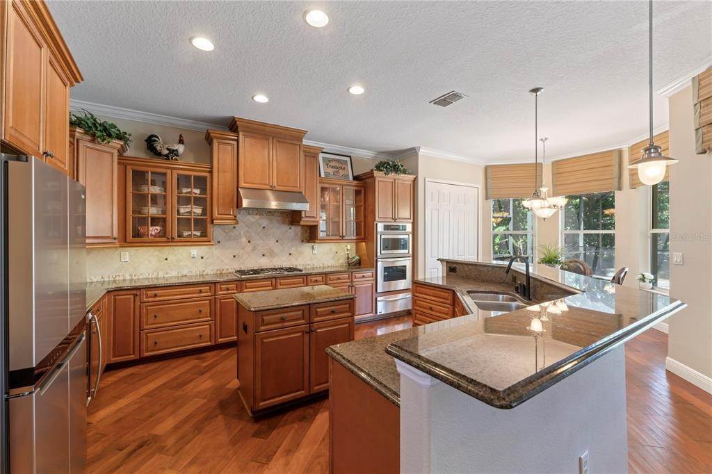 12. Single Family Homes for Sale at 4536 GRAND LAKESIDE DRIVE Palm Harbor, Florida 34684 United States