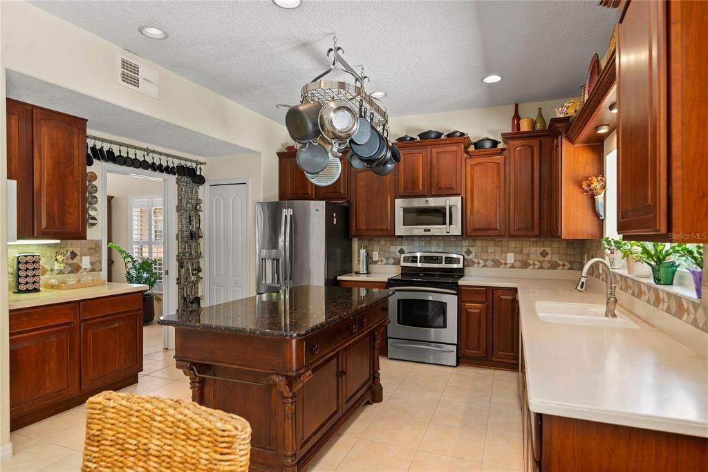17. Single Family Homes for Sale at 5768 LAKE MELROSE DRIVE Orlando, Florida 32829 United States