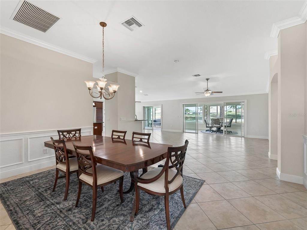6. Single Family Homes for Sale at 1009 PENDLETON CIRCLE The Villages, Florida 32162 United States