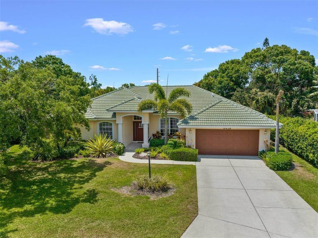 1. Single Family Homes for Sale at 4418 GOLDEN LAKE DRIVE Sarasota, Florida 34233 United States
