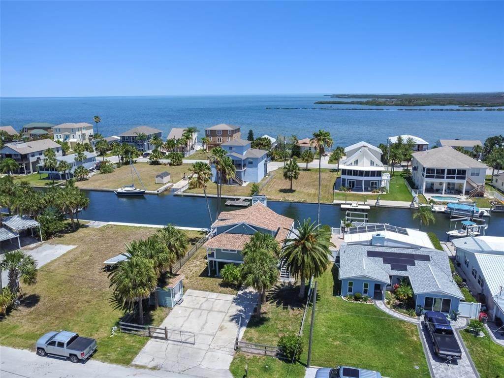 3. Single Family Homes for Sale at 6523 SEAVIEW BOULEVARD Hudson, Florida 34667 United States