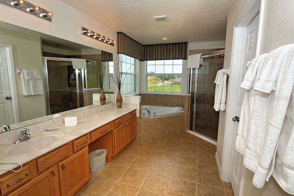 14. Single Family Homes for Sale at 2526 DHARMA CIRCLE Kissimmee, Florida 34746 United States