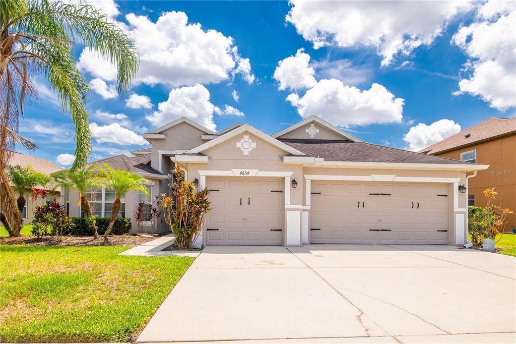 2. Single Family Homes for Sale at 4654 POINTE O WOODS DRIVE Wesley Chapel, Florida 33543 United States