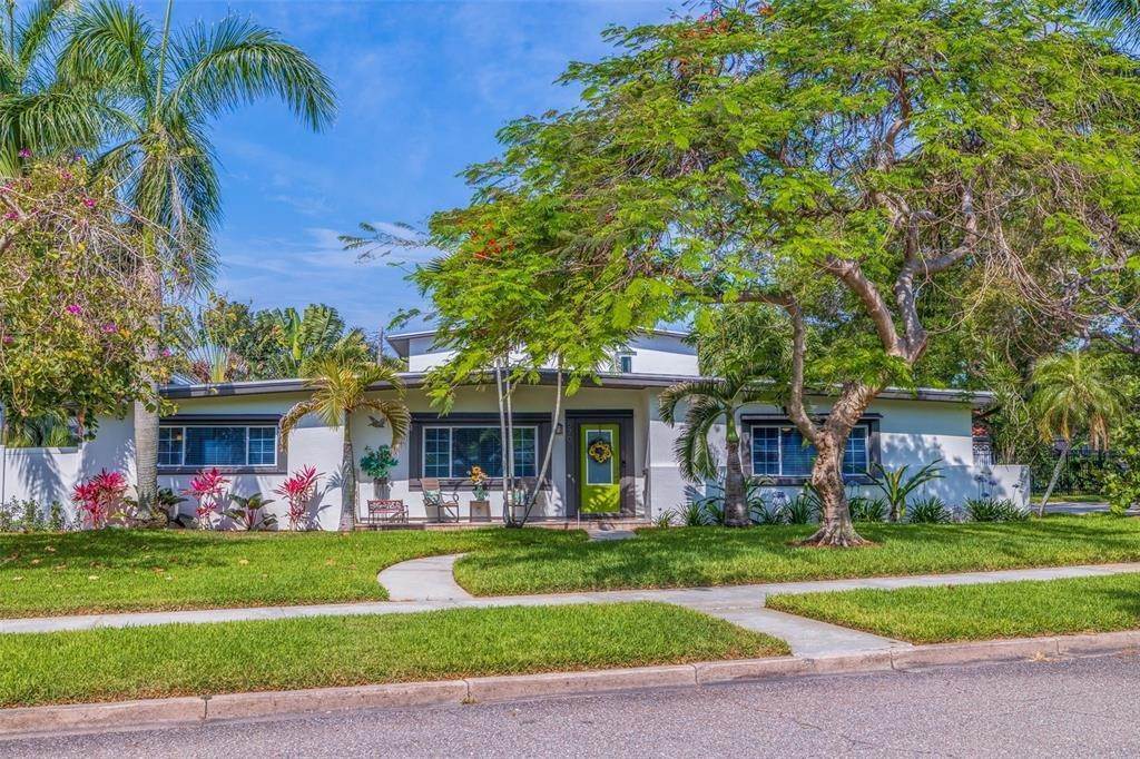 6. Single Family Homes for Sale at 5701 3RD STREET St. Petersburg, Florida 33705 United States