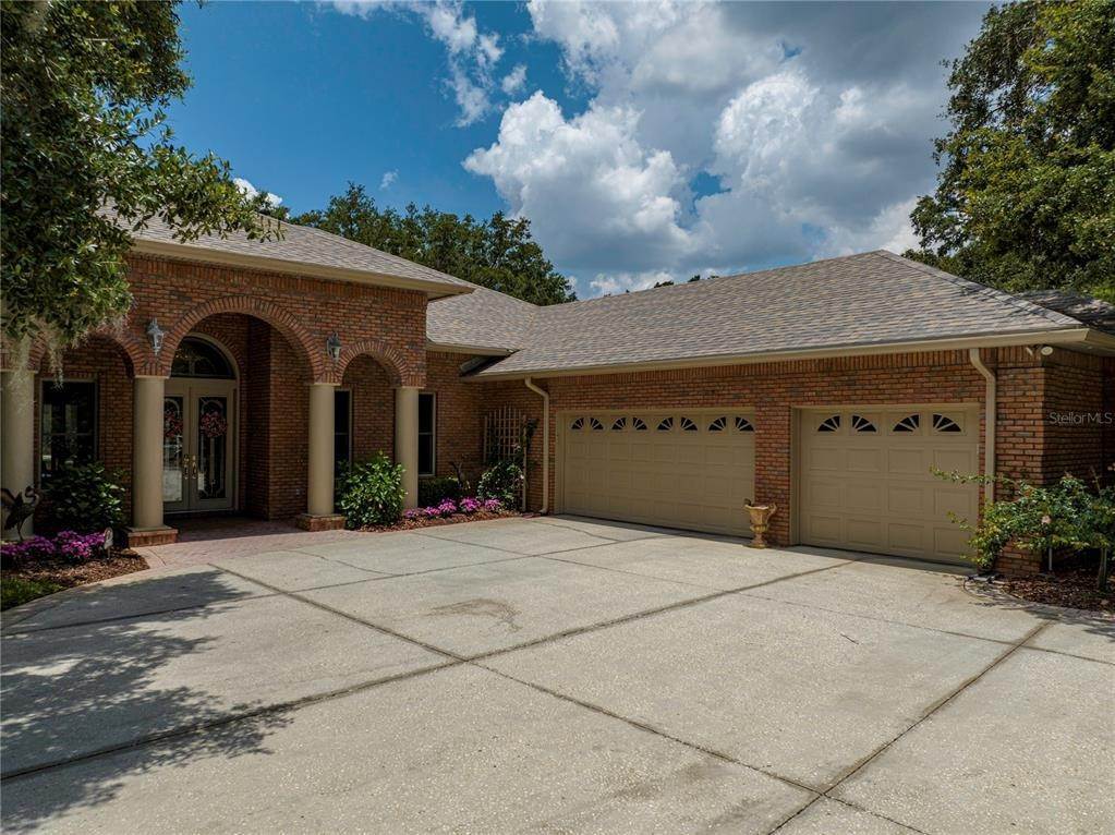8. Single Family Homes for Sale at 6655 CRESCENT LAKE DRIVE Lakeland, Florida 33813 United States