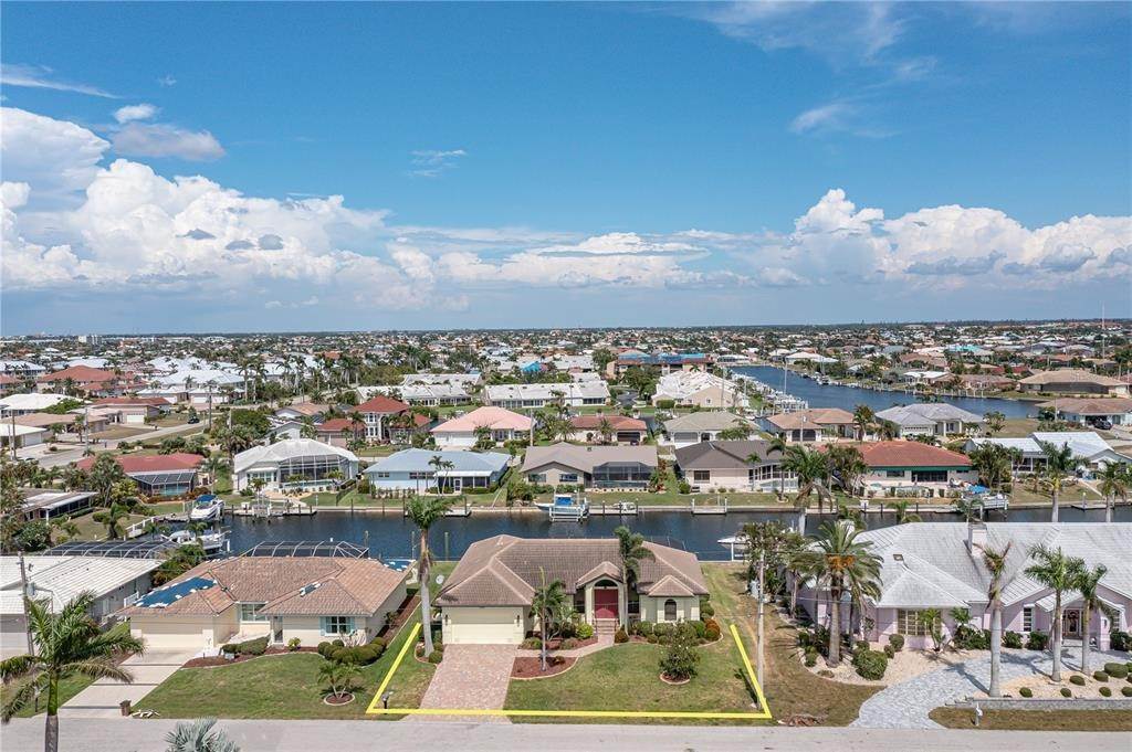 2. Single Family Homes for Sale at 220 LIDO DRIVE Punta Gorda, Florida 33950 United States