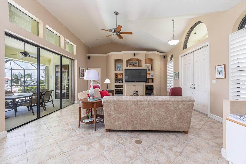 10. Single Family Homes for Sale at 220 LIDO DRIVE Punta Gorda, Florida 33950 United States