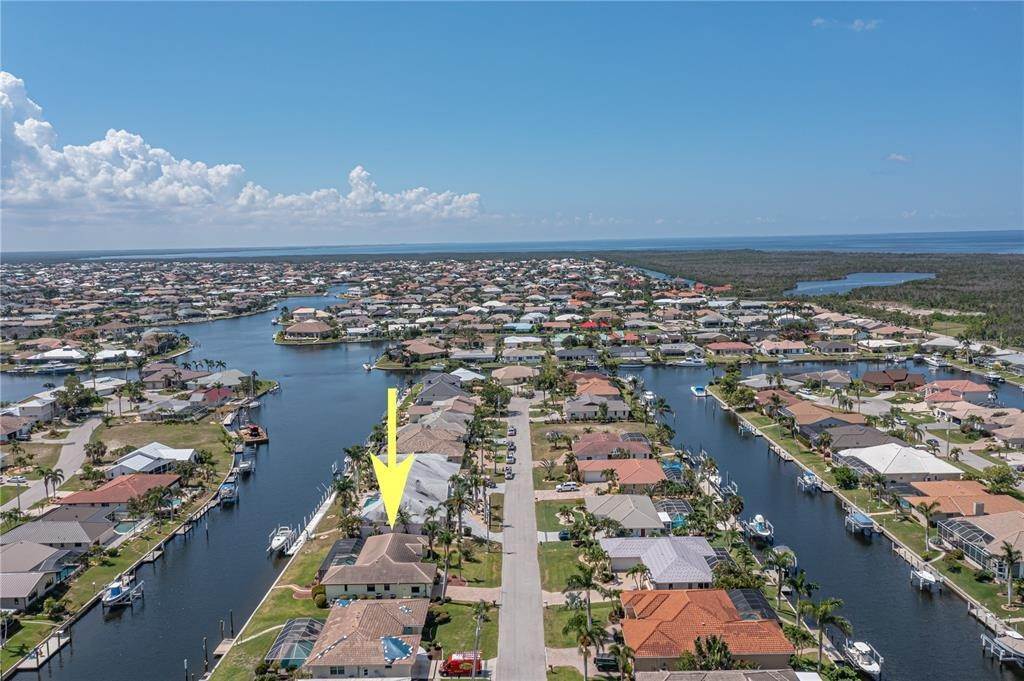 14. Single Family Homes for Sale at 220 LIDO DRIVE Punta Gorda, Florida 33950 United States