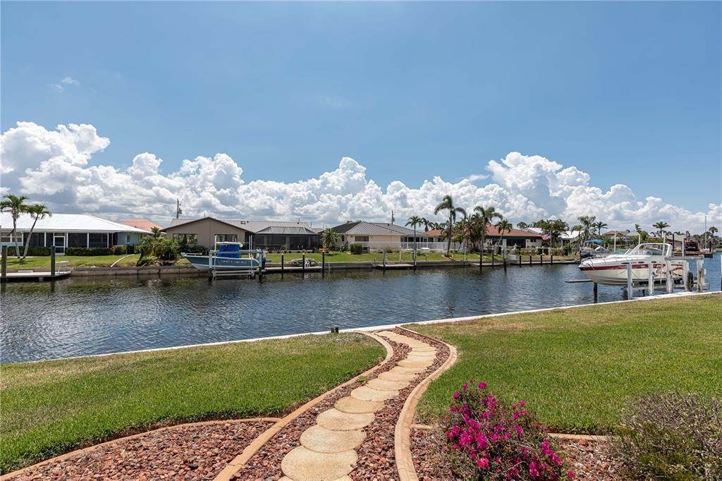 11. Single Family Homes for Sale at 220 LIDO DRIVE Punta Gorda, Florida 33950 United States
