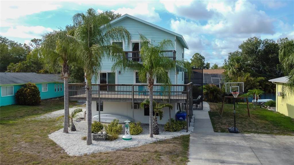 6. Single Family Homes for Sale at 130 FLORIDA BOULEVARD Crystal Beach, Florida 34681 United States