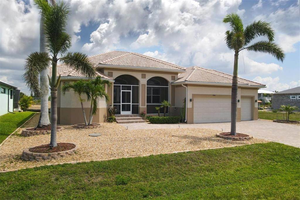 6. Single Family Homes for Sale at 15140 ALSASK CIRCLE Port Charlotte, Florida 33981 United States