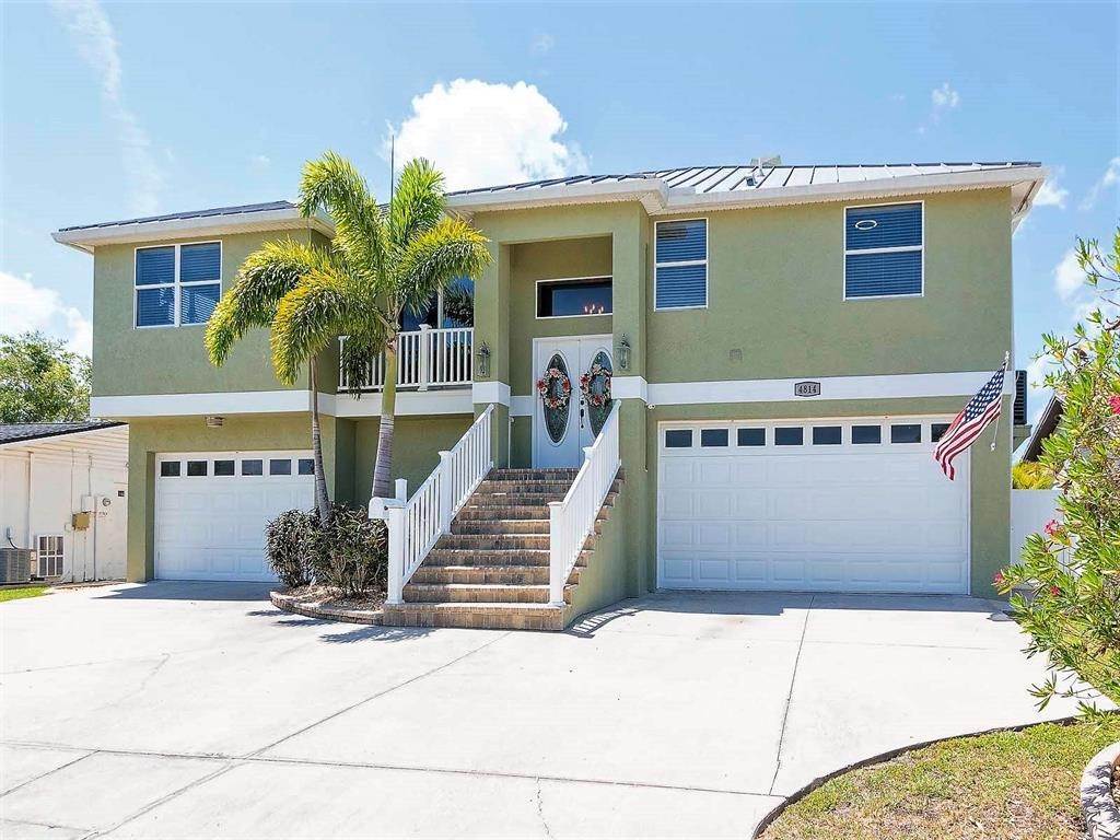 Single Family Homes for Sale at 4814 SHELL STREAM BOULEVARD New Port Richey, Florida 34652 United States
