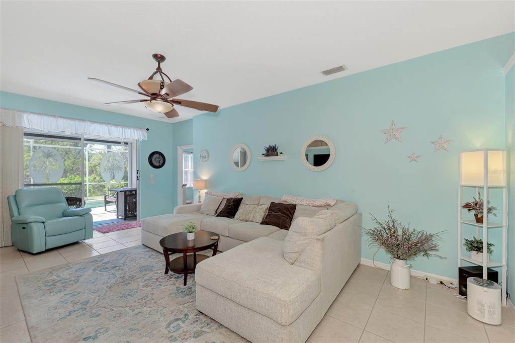 13. Single Family Homes for Sale at 241 FAREHAM DRIVE Venice, Florida 34293 United States