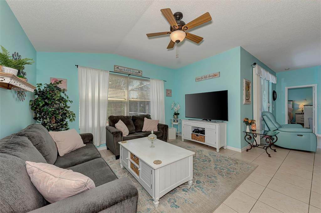 20. Single Family Homes for Sale at 241 FAREHAM DRIVE Venice, Florida 34293 United States