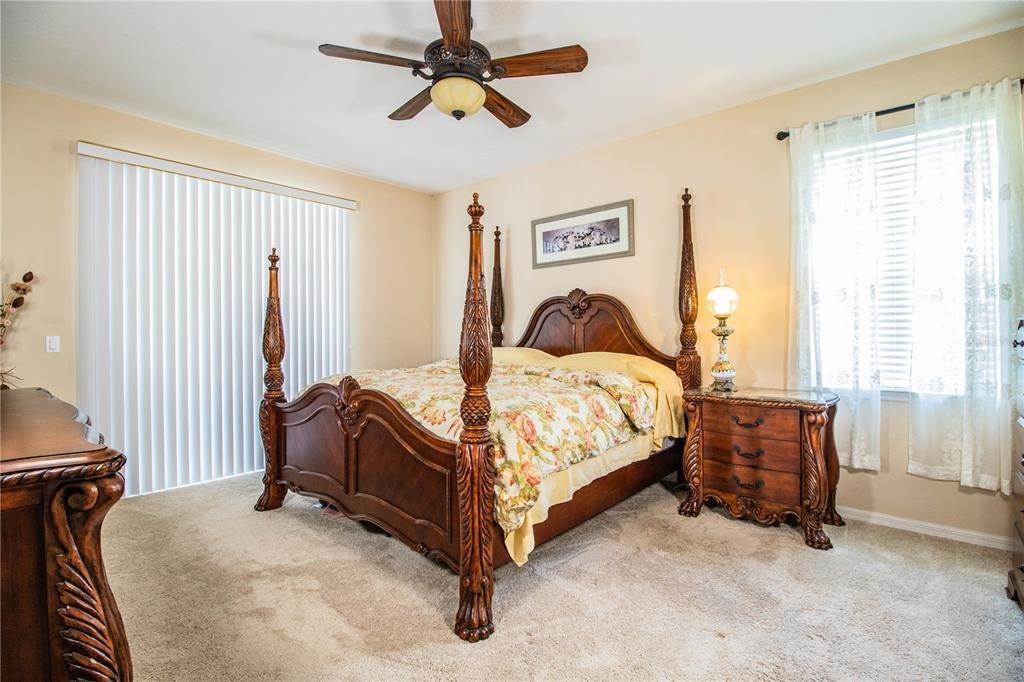 18. Single Family Homes for Sale at 287 MAGNETA LOOP Auburndale, Florida 33823 United States