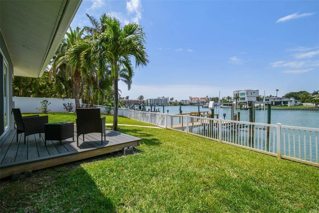 8. Single Family Homes for Sale at 10066 S YACHT CLUB DRIVE Treasure Island, Florida 33706 United States