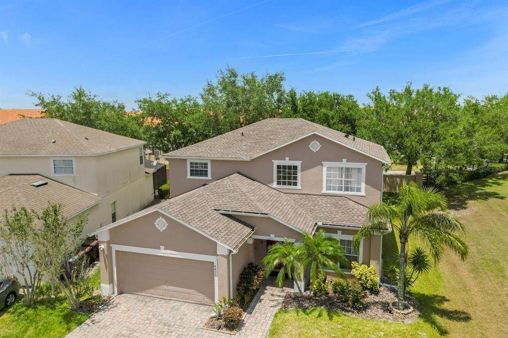 1. Single Family Homes for Sale at 4826 CUMBRIAN LAKES DRIVE Kissimmee, Florida 34746 United States