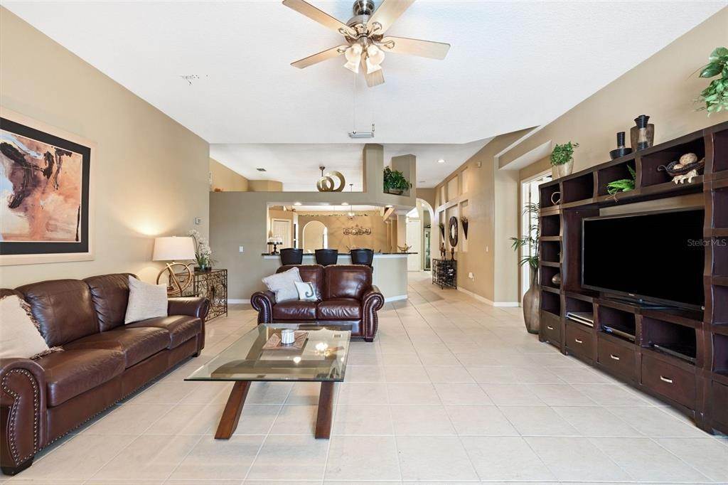 20. Single Family Homes for Sale at 18201 WIMBLEDON GREEN PLACE Tampa, Florida 33647 United States