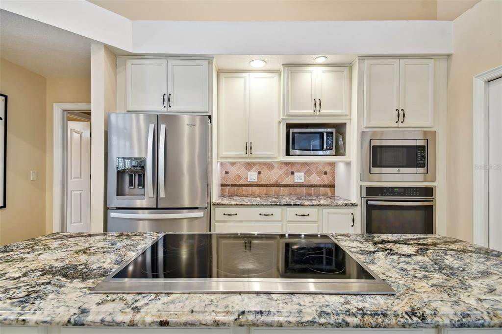 19. Single Family Homes for Sale at 721 GLEN EAGLE DRIVE Winter Springs, Florida 32708 United States