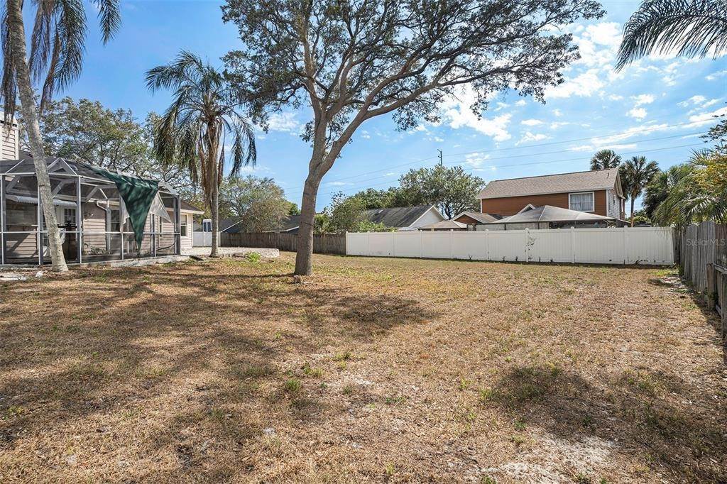 18. Single Family Homes for Sale at 714 HEATHROW LANE Palm Harbor, Florida 34683 United States