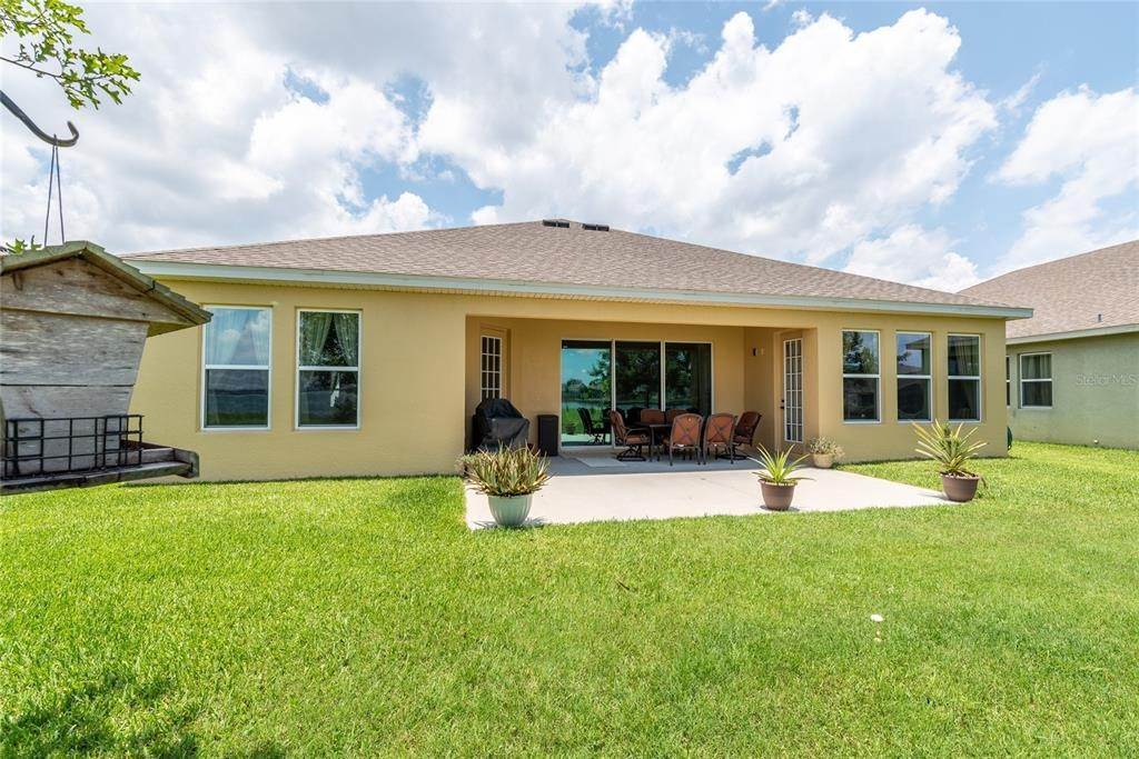 6. Single Family Homes for Sale at 325 BLUE CYPRESS DRIVE Groveland, Florida 34736 United States