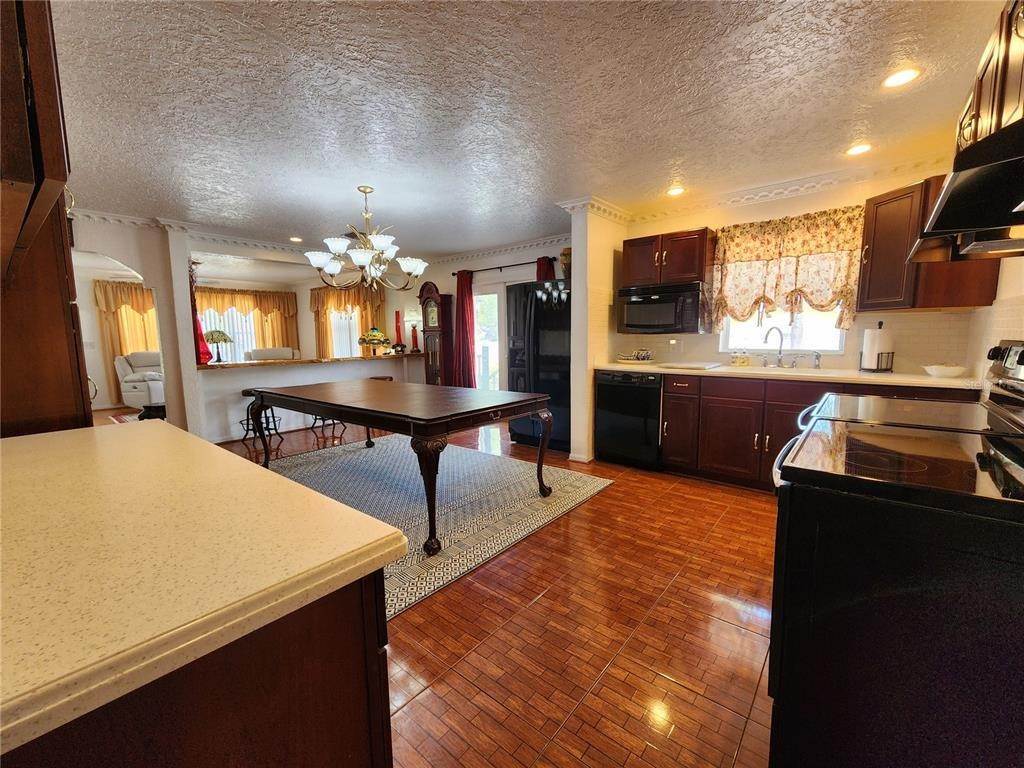 9. Single Family Homes for Sale at 516 86TH AVENUE St. Petersburg, Florida 33702 United States