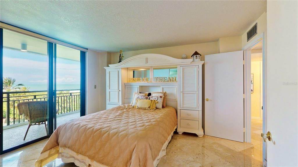 15. Single Family Homes for Sale at 2800 N HIGHWAY A1A 402 Hutchinson Island, Florida 34949 United States