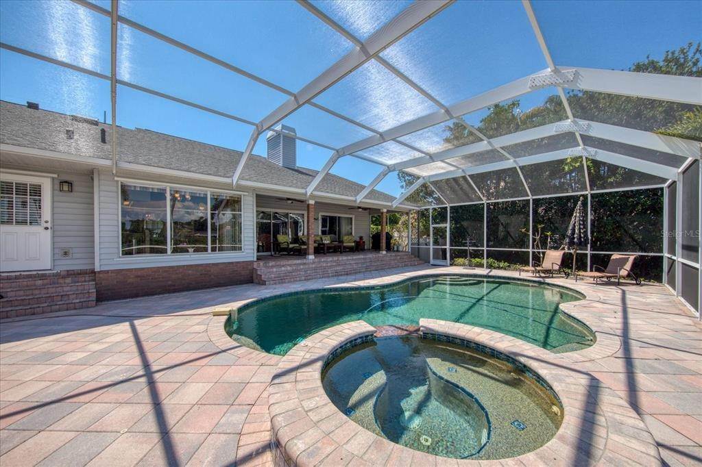 5. Single Family Homes for Sale at 1799 ST PAULS DRIVE Clearwater, Florida 33764 United States
