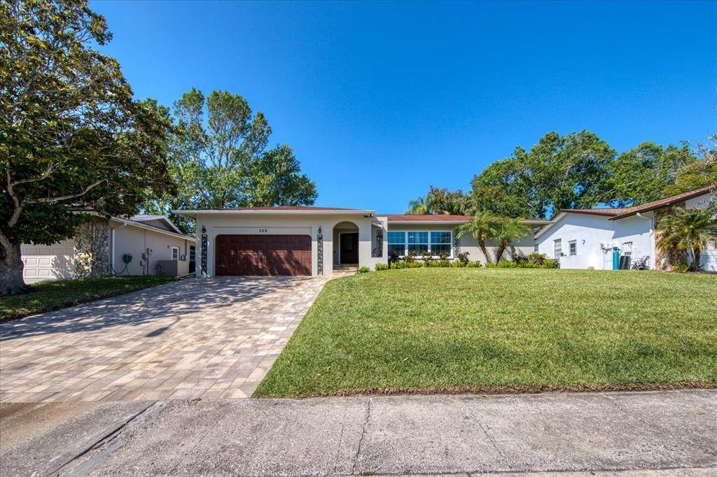 2. Single Family Homes for Sale at 309 N BAY HILLS BOULEVARD Safety Harbor, Florida 34695 United States