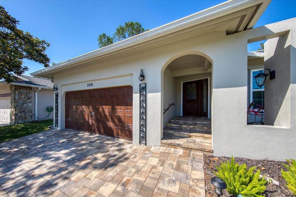 3. Single Family Homes for Sale at 309 N BAY HILLS BOULEVARD Safety Harbor, Florida 34695 United States
