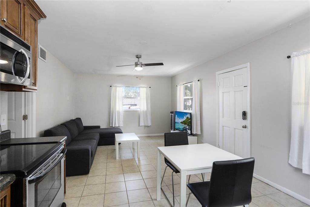 11. Single Family Homes for Sale at 213 S NEW JERSEY AVENUE Tampa, Florida 33609 United States