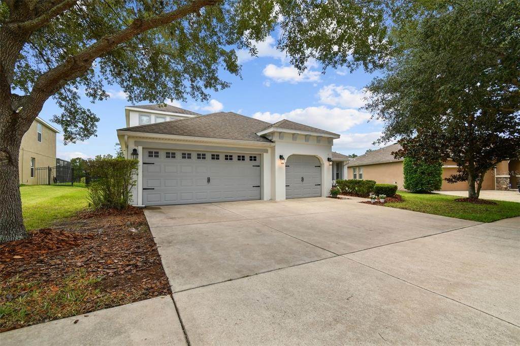 2. Single Family Homes for Sale at 15651 STARLING WATER DRIVE Lithia, Florida 33547 United States