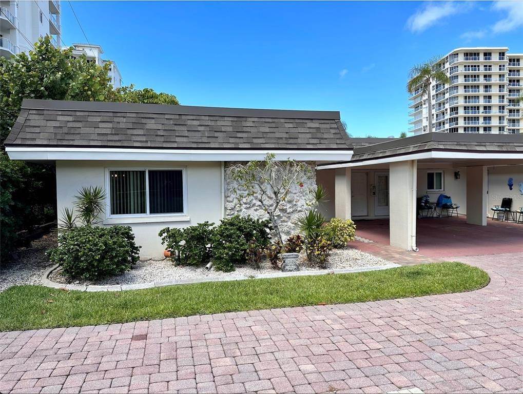 3. Single Family Homes for Sale at 1900 BENJAMIN FRANKLIN DRIVE VILLA1 Sarasota, Florida 34236 United States