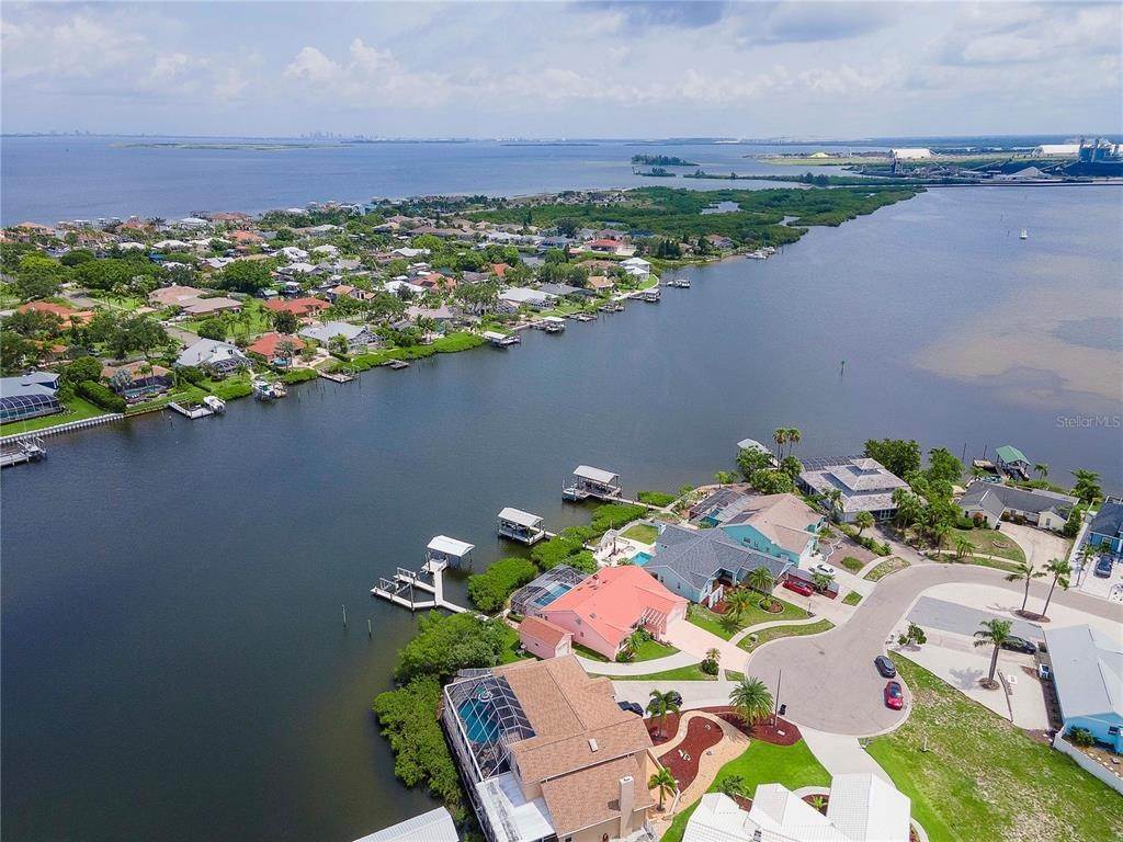 7. Single Family Homes for Sale at 6647 DOLPHIN COVE DRIVE Apollo Beach, Florida 33572 United States
