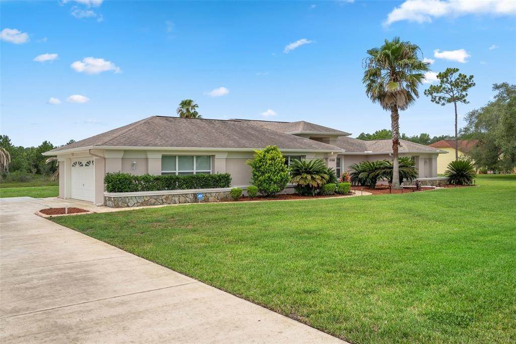 2. Single Family Homes for Sale at 10508 Woodland Waters BOULEVARD Weeki Wachee, Florida 34613 United States