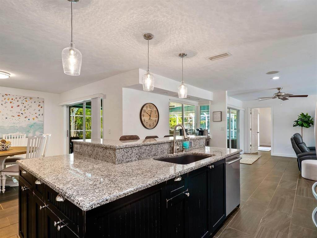 16. Single Family Homes for Sale at 718 BIRDSONG LANE Sarasota, Florida 34242 United States