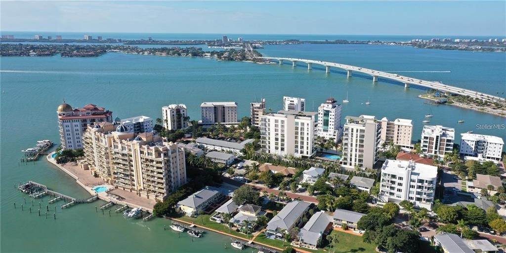 16. Single Family Homes for Sale at 223 GOLDEN GATE POINT 9A Penthouse Sarasota, Florida 34236 United States
