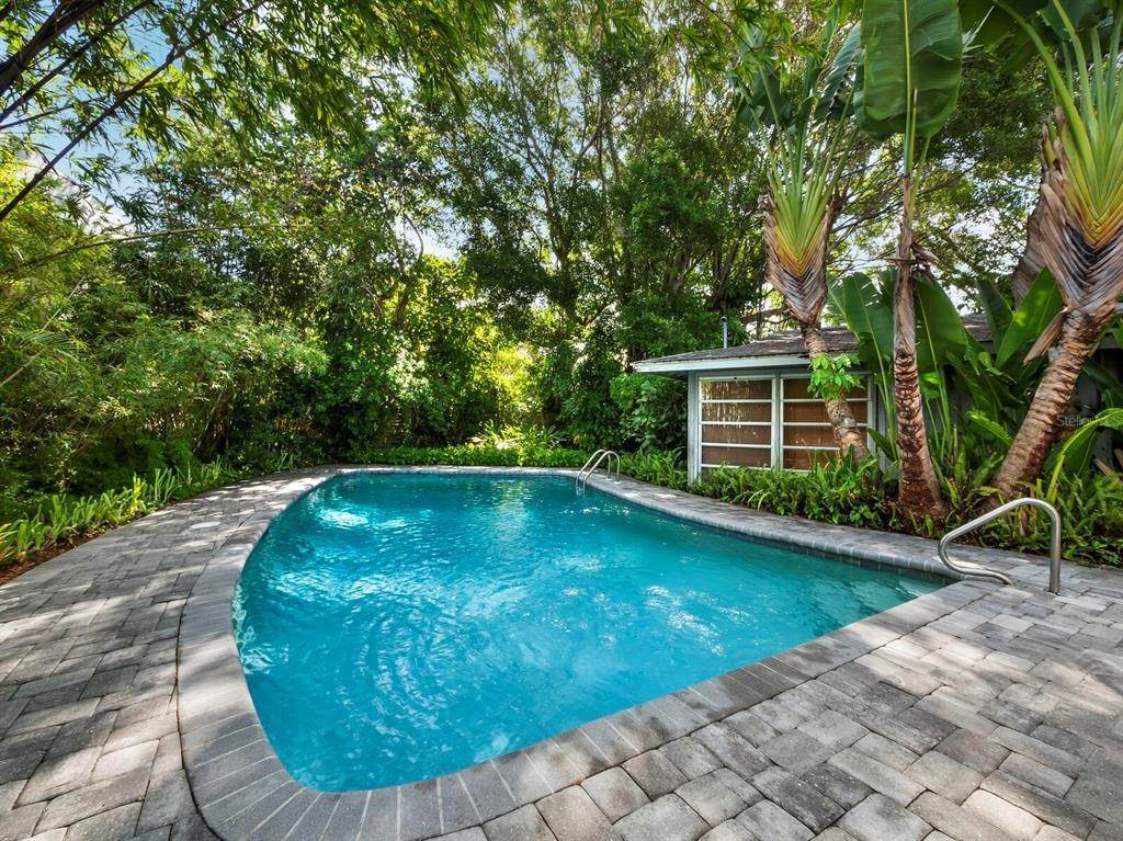 11. Single Family Homes for Sale at 1130 CENTER PLACE Sarasota, Florida 34236 United States