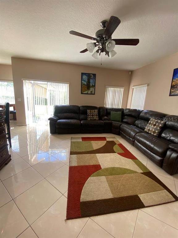10. Single Family Homes for Sale at 1526 Derby Glen DRIVE Orlando, Florida 32837 United States