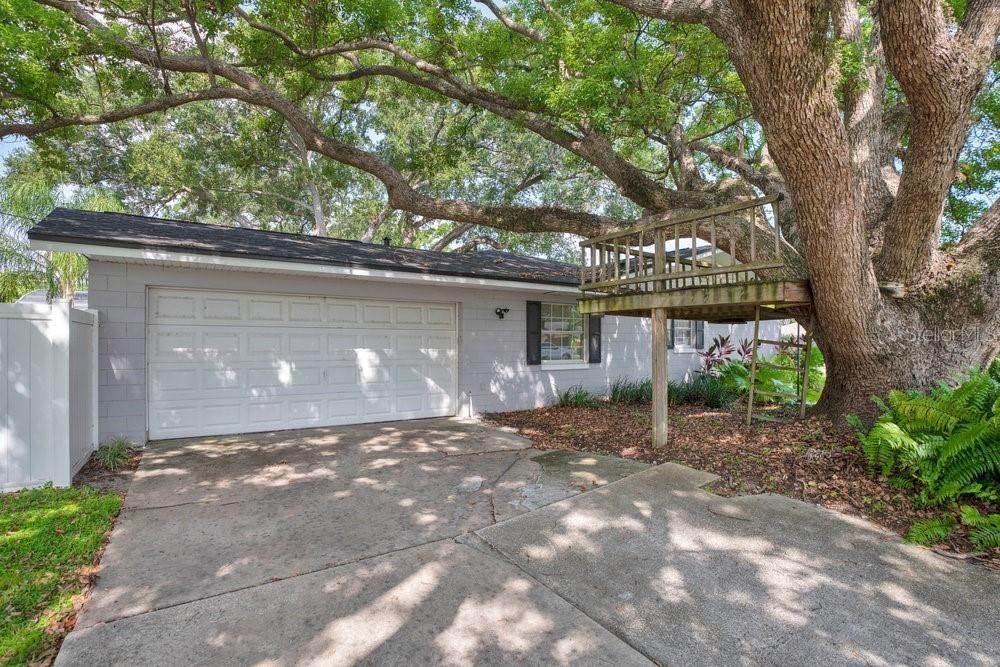 3. Single Family Homes for Sale at 1950 THUNDERBIRD TRAIL Maitland, Florida 32751 United States