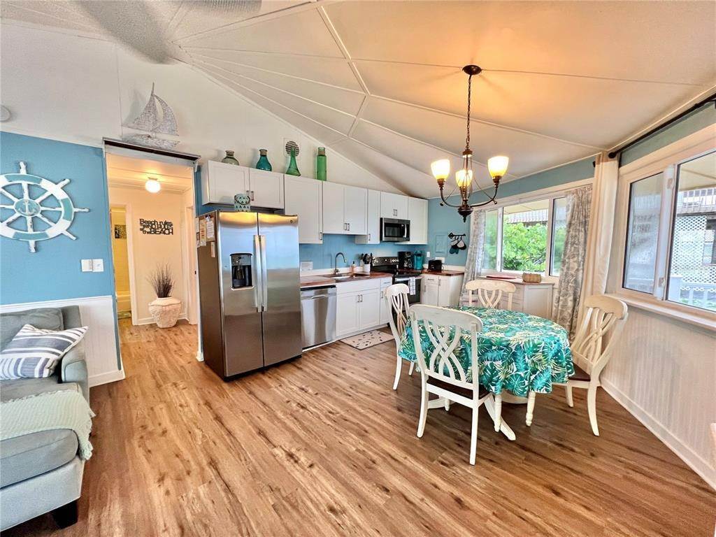 18. Single Family Homes for Sale at 8360 Little Gasparilla ISLAND Placida, Florida 33946 United States