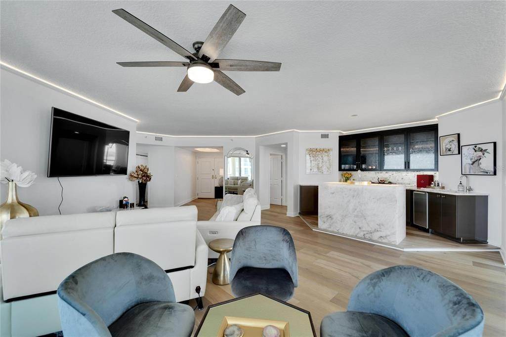 17. Single Family Homes for Sale at 1170 GULF BOULEVARD 1805 Clearwater Beach, Florida 33767 United States