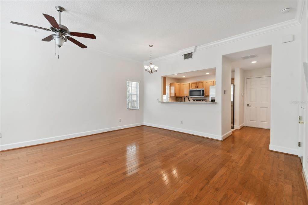 11. Single Family Homes for Sale at 672 Delmar TERRACE St. Petersburg, Florida 33701 United States