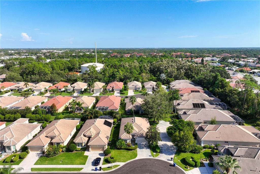 4. Single Family Homes for Sale at 9143 WILLOW BROOK DRIVE Sarasota, Florida 34238 United States