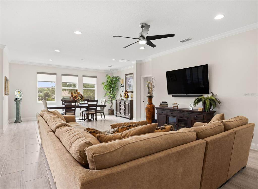 9. Single Family Homes for Sale at 31965 Redtail Reserve BOULEVARD Sorrento, Florida 32776 United States
