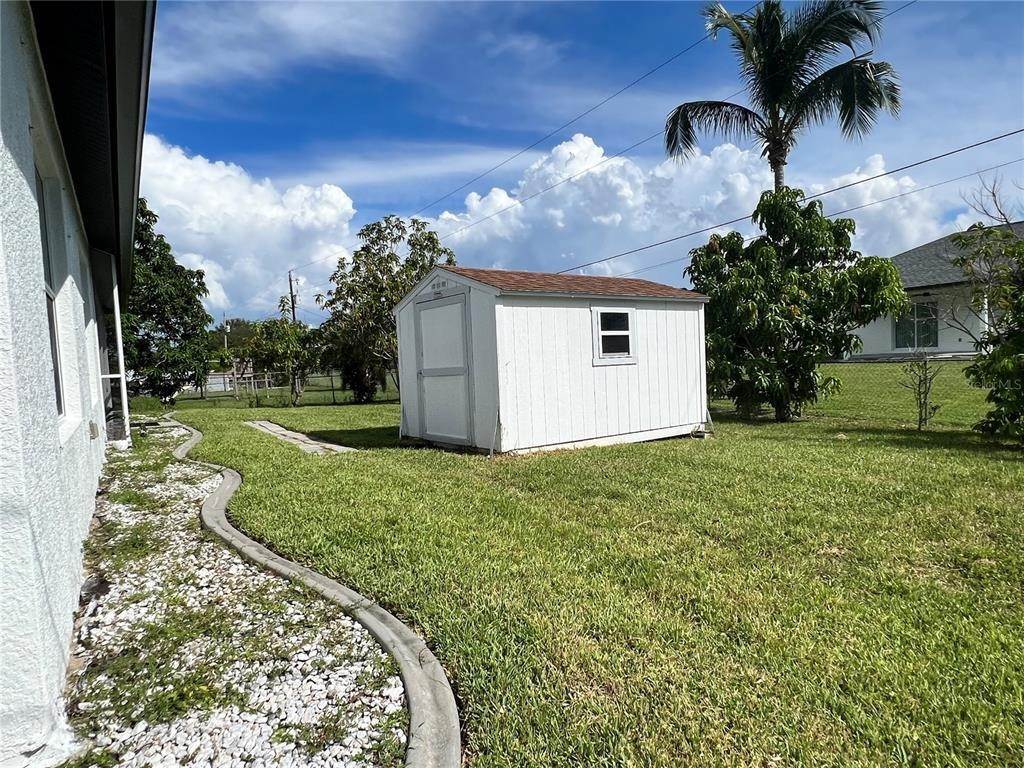 2. Single Family Homes for Sale at 610 SE VAN LOON TERRACE Cape Coral, Florida 33990 United States