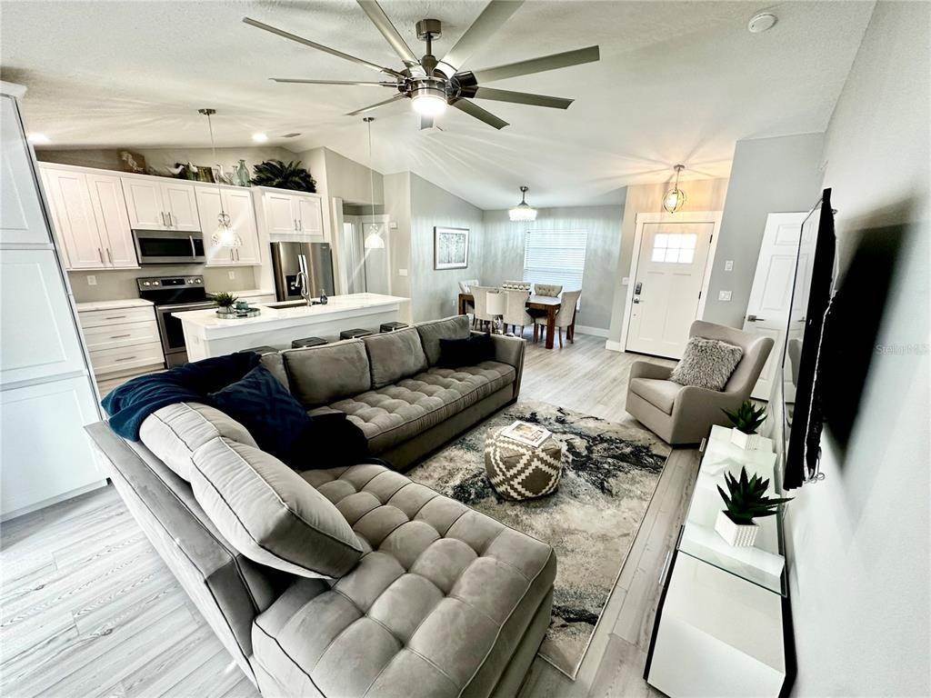 9. Single Family Homes for Sale at 3888 Easton STREET Sarasota, Florida 34238 United States