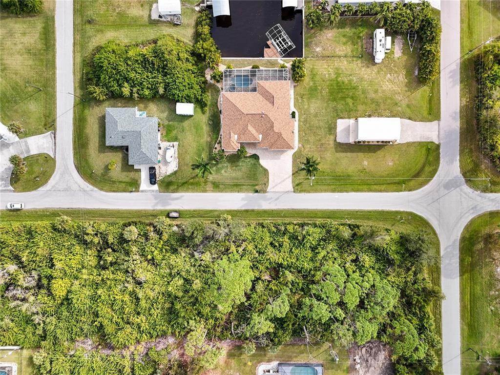 18. Single Family Homes for Sale at 3282 Spicewood DRIVE Port Charlotte, Florida 33981 United States