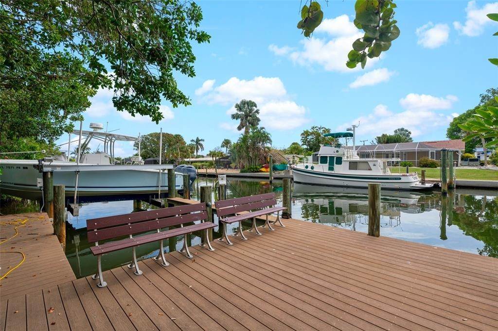 6. Single Family Homes for Sale at 648 Dream Island ROAD Longboat Key, Florida 34228 United States